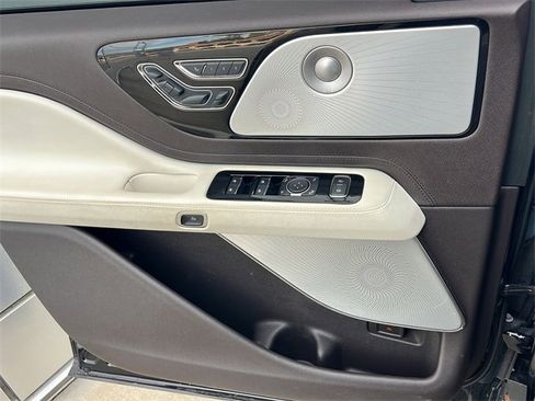 Used 2023 Lincoln Aviator Black Label w/ Jet Package image 26