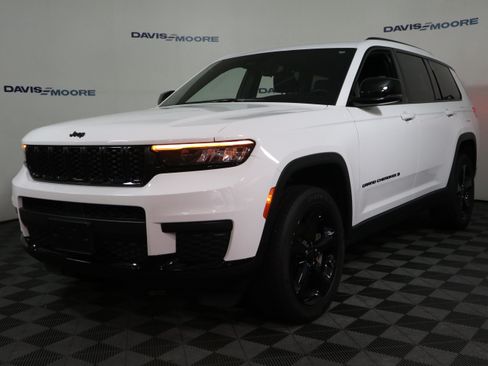 Used 2023 Jeep Grand Cherokee L Laredo AWD/4WD image 12