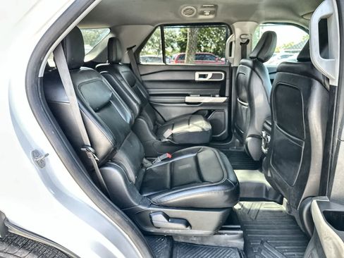 Used 2020 Ford Explorer XLT w/ Equipment Group 202A RWD image 18