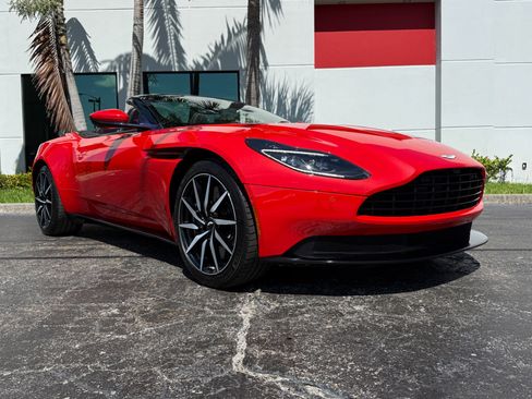 Used 2020 Aston Martin DB11 Volante RWD image 6