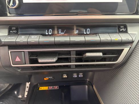 Used 2025 Toyota Camry SE FWD image 22