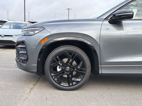 New 2026 Volkswagen Tiguan SE R-Line FWD image 9