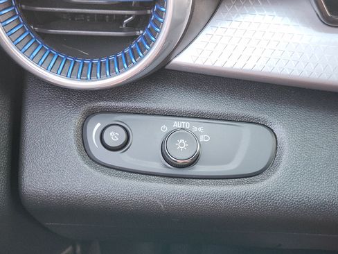 Used 2025 Chevrolet Trax LT FWD image 23