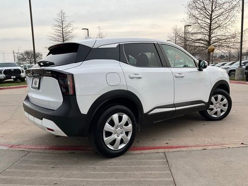 Used 2025 Nissan Kicks SV image 6