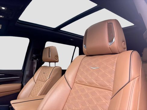Used 2021 Cadillac Escalade Sport w/ Driver Assist Tech Package AWD/4WD image 41