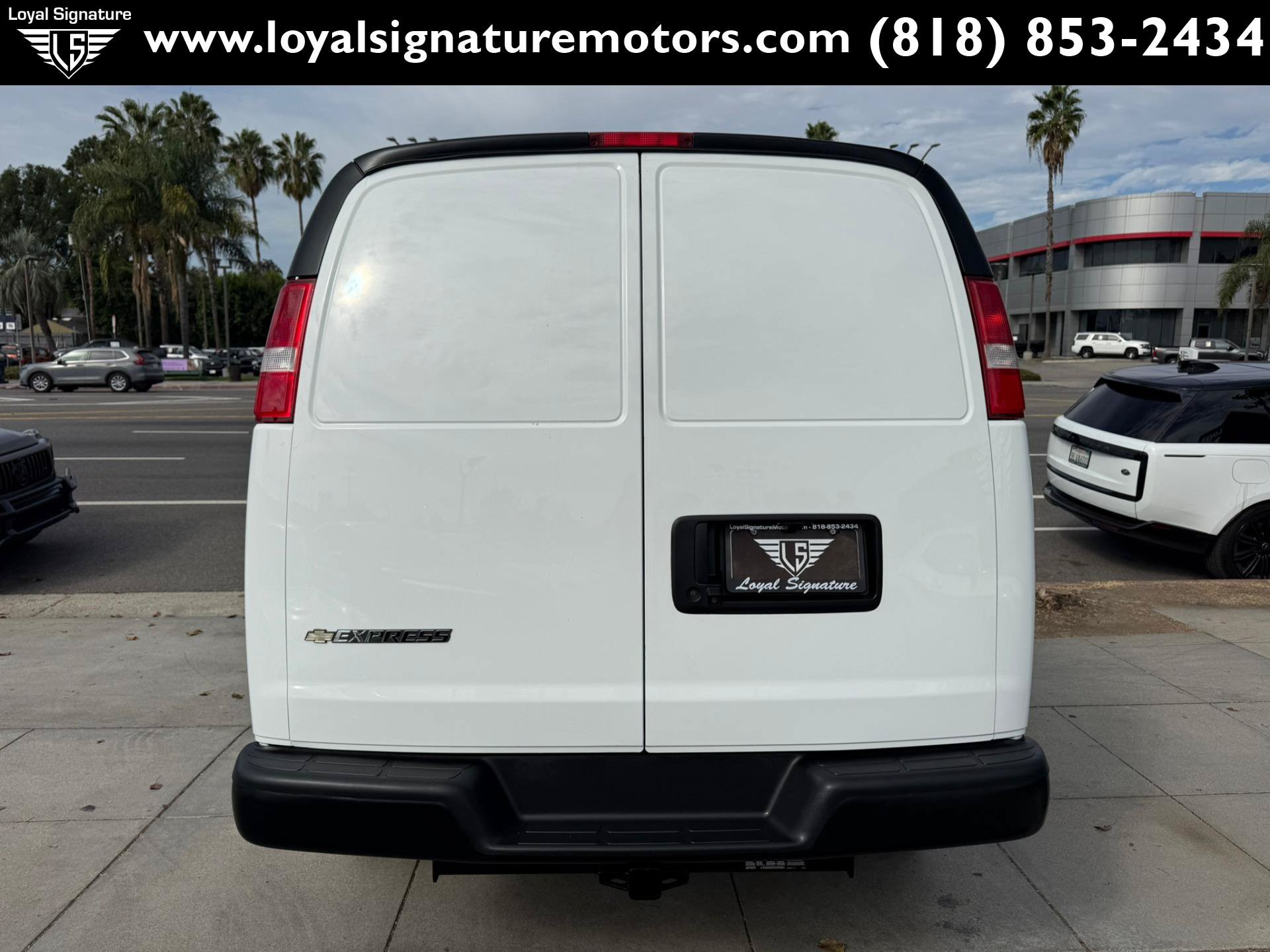 Used 2022 Chevrolet Express 2500 w/ Driver Convenience Package RWD image 6