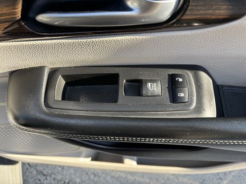 Used 2022 Chrysler Pacifica Limited image 31