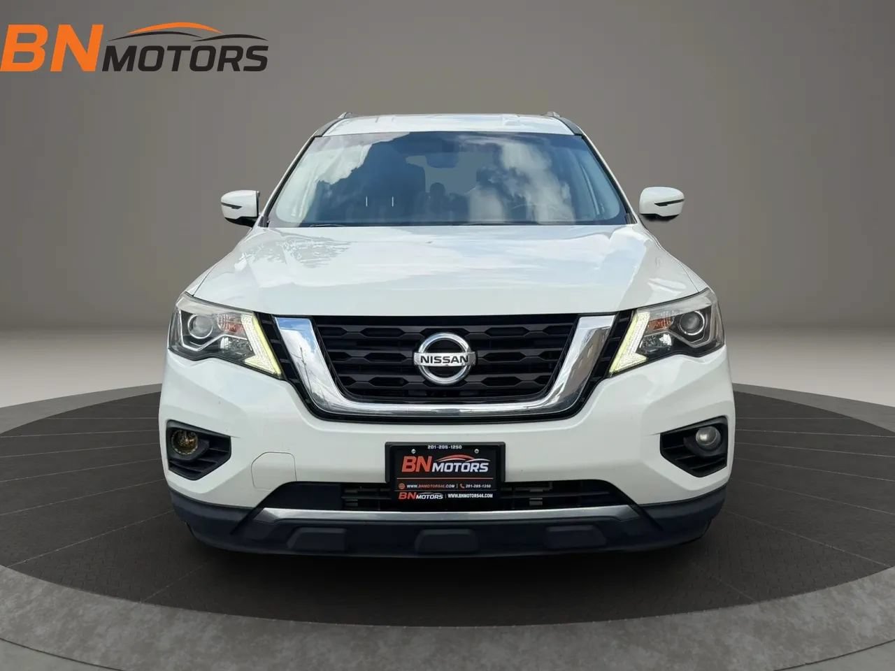 Used 2018 Nissan Pathfinder SV AWD/4WD image 2