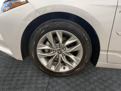 Used 2020 Toyota Avalon XLE w/ Moonroof Package FWD image 15