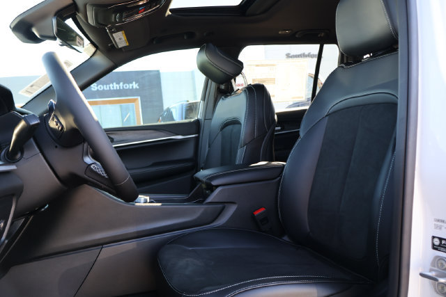 New 2026 Jeep Grand Cherokee Altitude RWD image 9