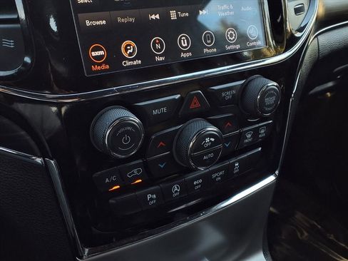 Used 2020 Jeep Grand Cherokee Limited w/ Luxury Group II image 9