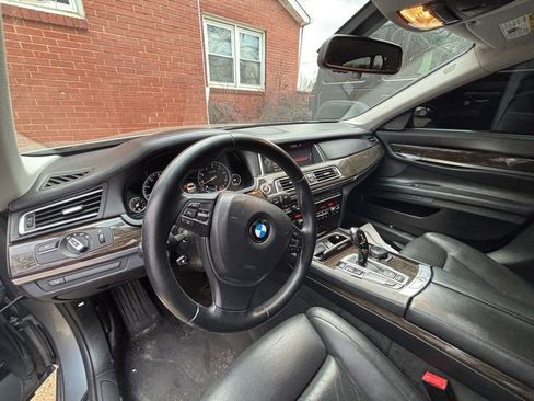 Used 2014 BMW 750Li w/ Executive Package image 11