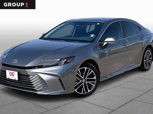 Used 2026 Toyota Camry XLE image 1