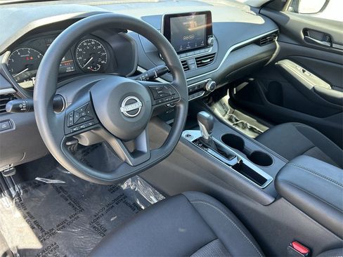 Used 2025 Nissan Altima 2.5 S image 14