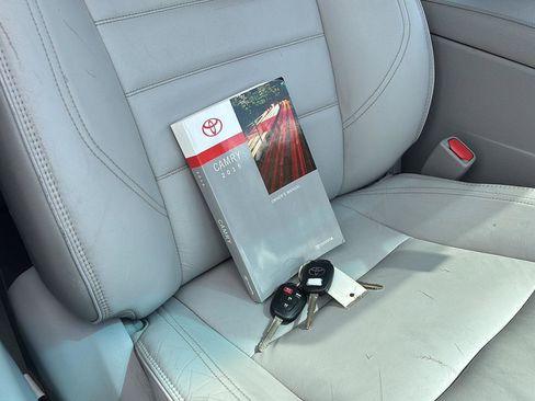 Used 2015 Toyota Camry XLE image 16