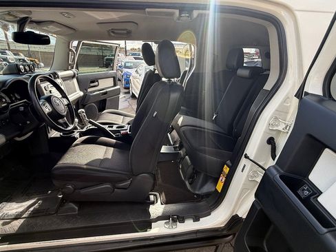 Used 2014 Toyota FJ Cruiser 4WD image 25