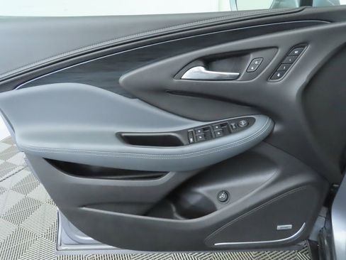 Used 2020 Buick Envision Premium image 25