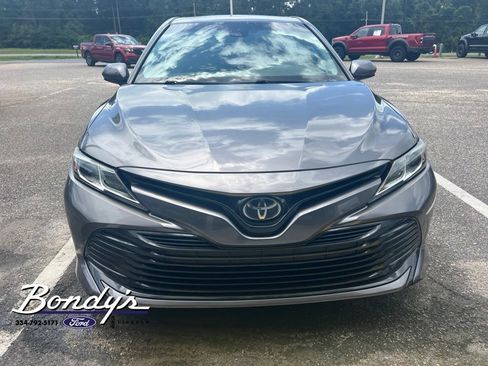 Used 2018 Toyota Camry LE FWD image 2