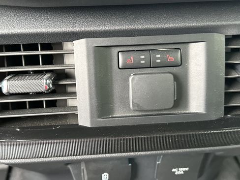 Used 2023 Ford F150 Lightning Platinum image 25