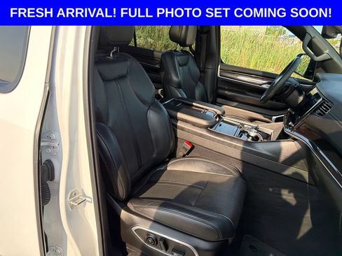 Used 2023 Jeep Wagoneer 4WD w/ Premium Group I image 38