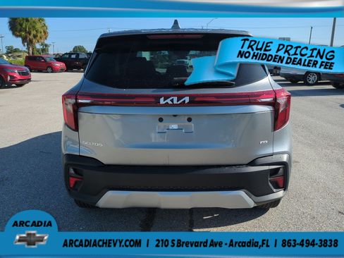 Used 2024 Kia Seltos LX AWD/4WD image 5