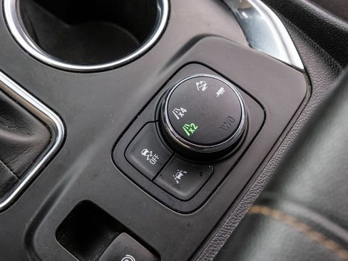 Used 2021 Chevrolet Traverse LT image 20