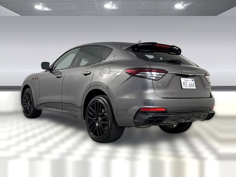 Used 2023 Maserati Levante Trofeo image 3