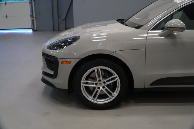 Certified 2026 Porsche Macan AWD/4WD image 16