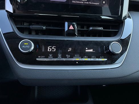 Used 2025 Toyota Corolla LE image 22