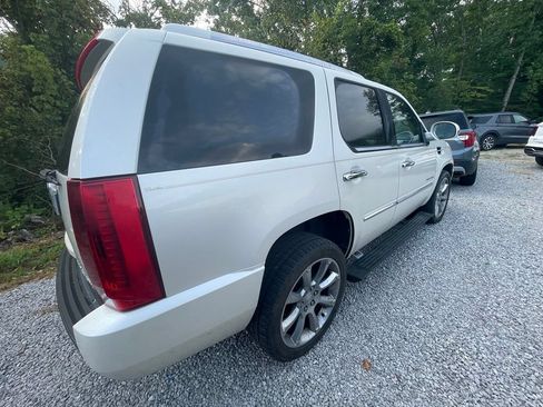 Used 2011 Cadillac Escalade Premium AWD/4WD image 5