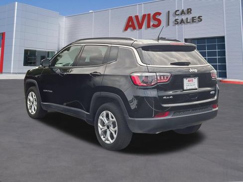 Used 2025 Jeep Compass Latitude AWD/4WD image 9
