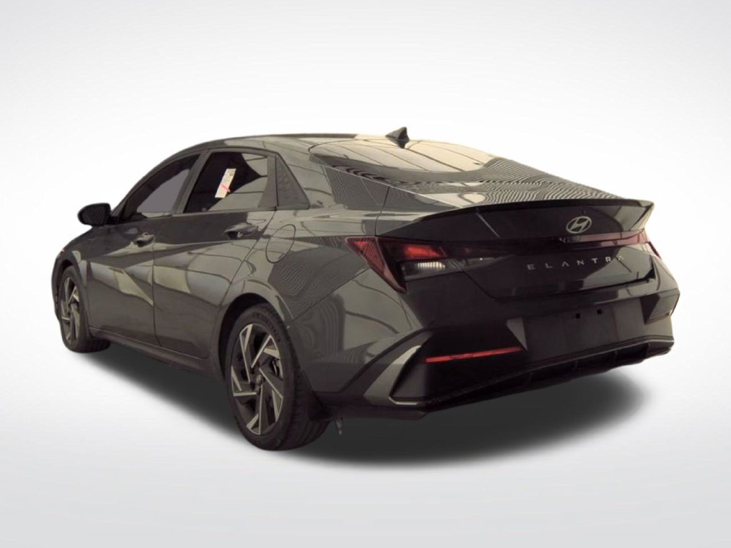 Used 2025 Hyundai Elantra Sport FWD image 11