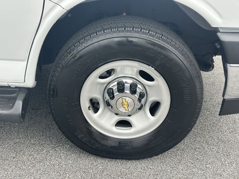 Used 2025 Chevrolet Express 3500 LT w/ LT Preferred Equipment Group RWD image 13