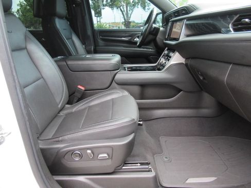 Used 2021 GMC Yukon XL Denali w/ Denali Ultimate Package AWD/4WD image 9