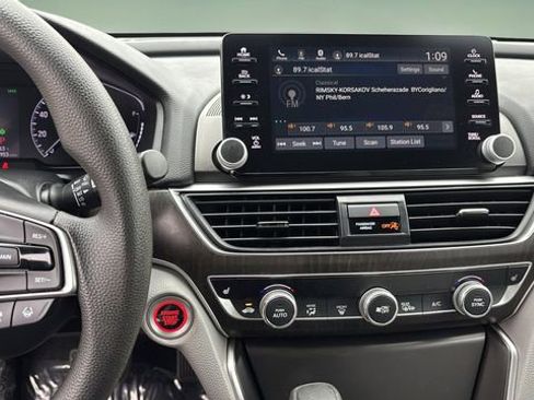 Used 2020 Honda Accord EX image 10
