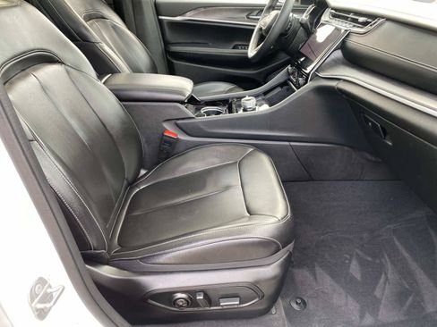 Used 2023 Jeep Grand Cherokee Limited AWD/4WD image 25