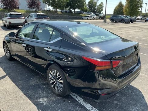 Used 2025 Nissan Altima 2.5 SV FWD image 14