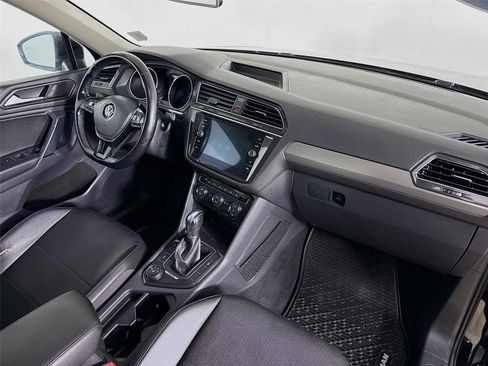 Used 2018 Volkswagen Tiguan SE w/ Panoramic Sunroof Package AWD/4WD image 30