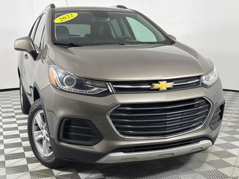 Used 2022 Chevrolet Trax LT w/ Driver Confidence Package image 2