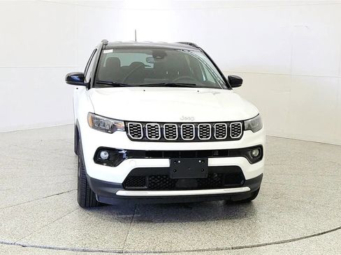Used 2025 Jeep Compass Limited AWD/4WD image 2