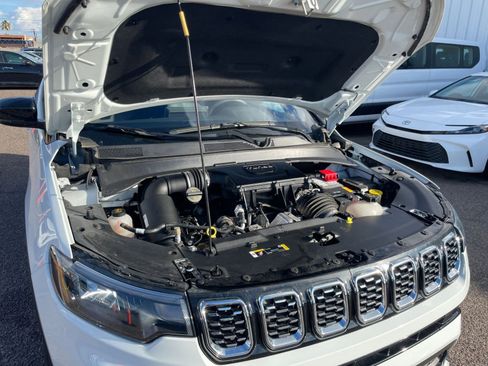 Used 2025 Jeep Compass Limited image 32