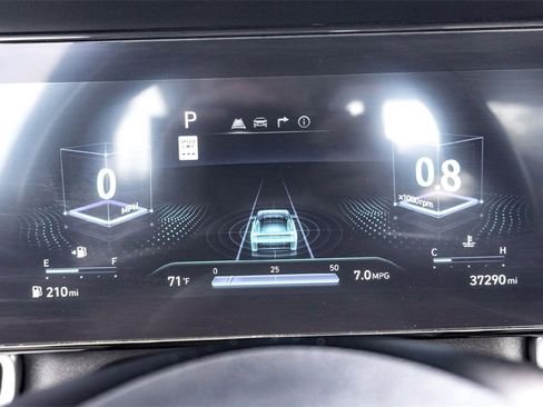 Used 2024 Hyundai Elantra Limited image 22