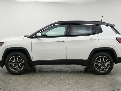 Used 2025 Jeep Compass Trailhawk image 5