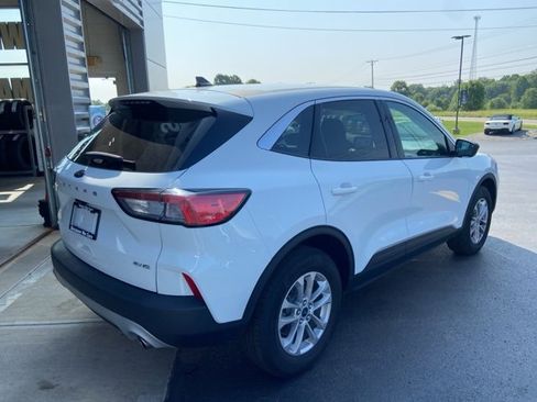 Used 2022 Ford Escape SE image 3