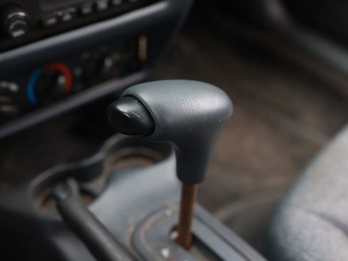 Used 2005 Chevrolet Cavalier Sedan w/ Preferred Equipment Group FWD image 37