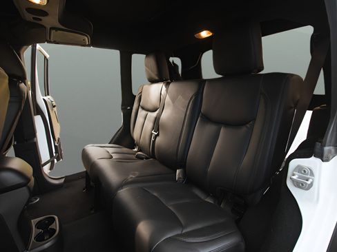Used 2018 Jeep Wrangler Unlimited Sport S AWD/4WD image 27