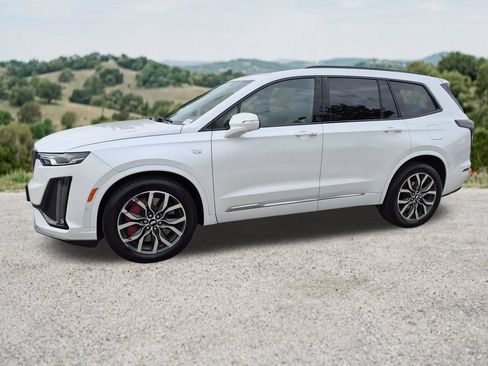 Used 2023 Cadillac XT6 Sport w/ Technology Package AWD/4WD image 4
