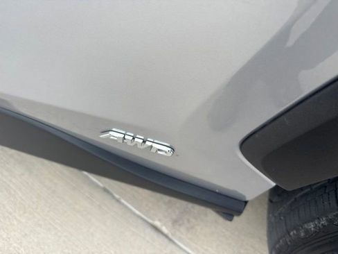 Used 2024 Toyota RAV4 LE AWD/4WD image 8