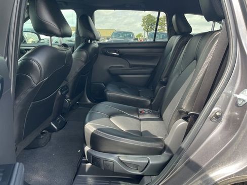 Used 2024 Toyota Highlander XSE image 9