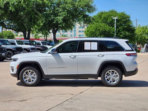 Certified 2023 Jeep Grand Cherokee Limited w/ Luxury Tech Group II image 4